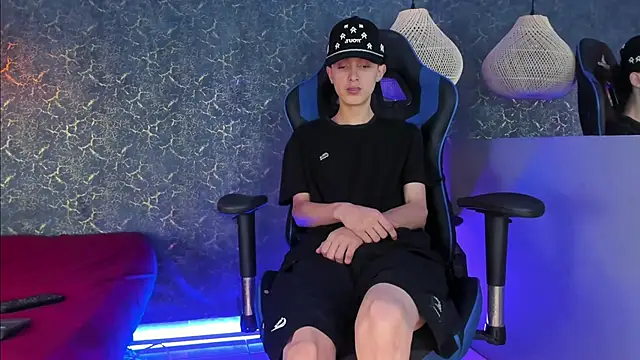 ArthurCox online show from November 18, 2025, 5:28 pm