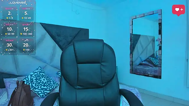 SaraWagner  online show from May 21, 2026, 12:17 am