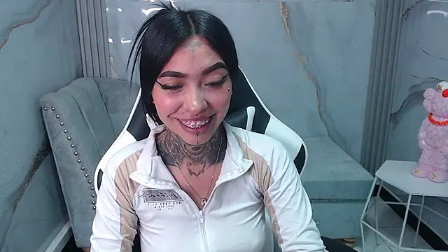 Snapshot of Ashley_Blum_v chatting on October 1, 2025, 1:11 am Ashley Blum v online show from October 1, 2025, 1:11 am