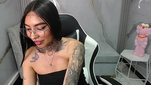 Snapshot of Ashley_Blum_v chatting on October 1, 2025, 8:04 pm Ashley Blum v online show from October 1, 2025, 8:04 pm