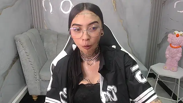 Snapshot of Ashley_Blum_v chatting on October 17, 2025, 8:00 pm Ashley Blum v online show from October 17, 2025, 8:00 pm