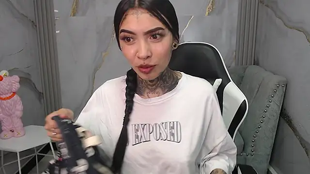 Snapshot of Ashley_Blum_v chatting on November 7, 2025, 8:09 pm Ashley Blum v online show from November 7, 2025, 8:09 pm