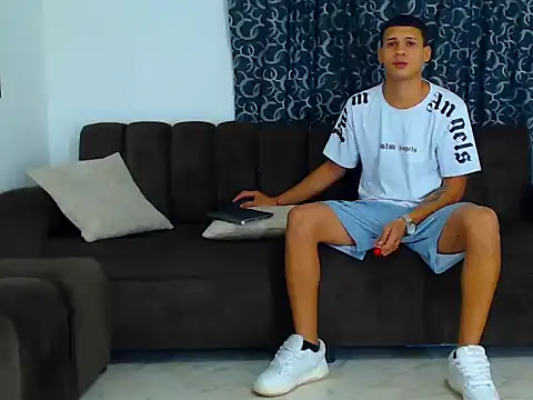 Snapshot of jefferson_exotic21 chatting on December 3, 2025, 6:43 am jefferson exotic21 online show from December 3, 2025, 6:43 am