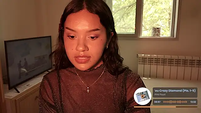 Snapshot of gigifontaine__ chatting on May 24, 2026, 12:10 pm gigifontaine online show from May 24, 2026, 12:10 pm