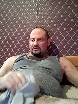 Snapshot of _NEREZA_ chatting on May 2, 2026, 8:14 pm NEREZA online show from May 2, 2026, 8:14 pm