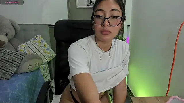 Allison 19   online show from November 17, 2025, 11:21 pm