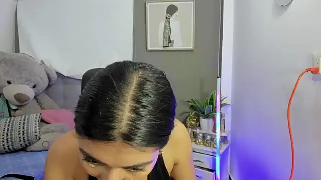 Allison 19   online show from November 23, 2025, 12:32 am