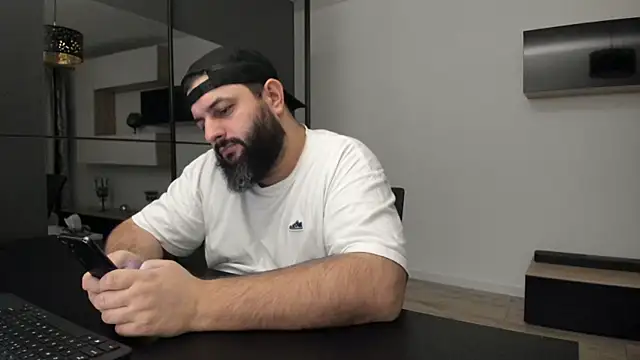 Snapshot of DravenPeak chatting on December 21, 2025, 7:32 pm DravenPeak online show from December 21, 2025, 7:32 pm