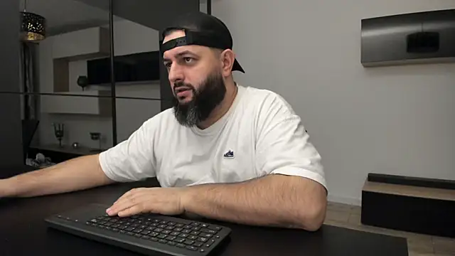 Snapshot of DravenPeak chatting on December 22, 2025, 7:33 pm DravenPeak online show from December 22, 2025, 7:33 pm