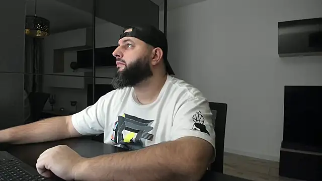 Snapshot of DravenPeak chatting on January 9, 2026, 7:48 pm DravenPeak online show from January 9, 2026, 7:48 pm