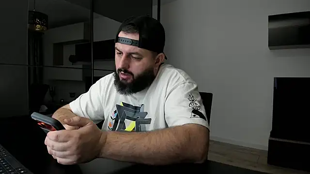 Snapshot of DravenPeak chatting on February 9, 2026, 8:35 pm DravenPeak online show from February 9, 2026, 8:35 pm