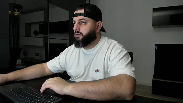 Snapshot of DravenPeak chatting on February 15, 2026, 8:49 pm DravenPeak online show from February 15, 2026, 8:49 pm