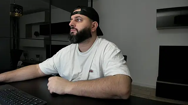 Snapshot of DravenPeak chatting on February 16, 2026, 9:33 pm DravenPeak online show from February 16, 2026, 9:33 pm