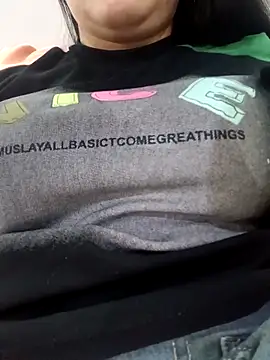  Babyrose  online show from November 17, 2025, 3:40 pm