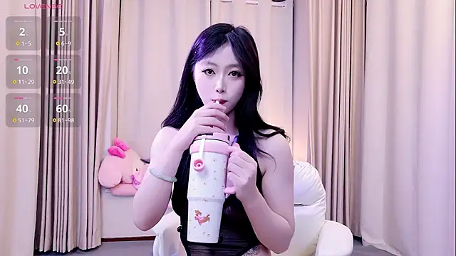 niannian18 online show from November 18, 2025, 10:09 am