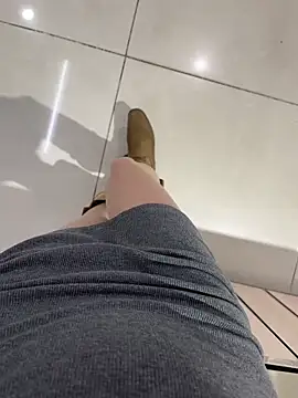 littleqiu online show from April 12, 2026, 11:26 am