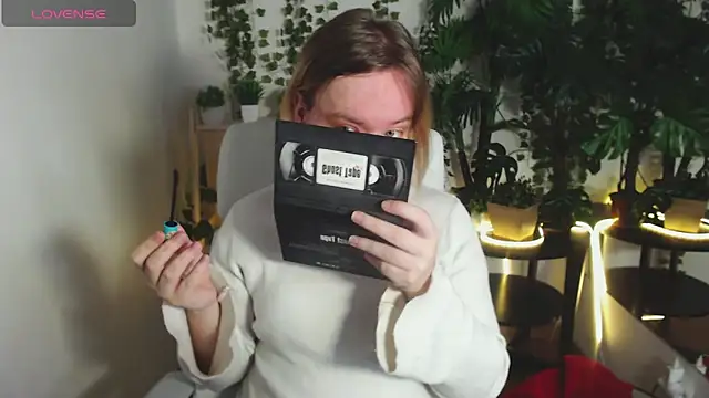 Amanda Butlerr online show from December 17, 2025, 9:04 am