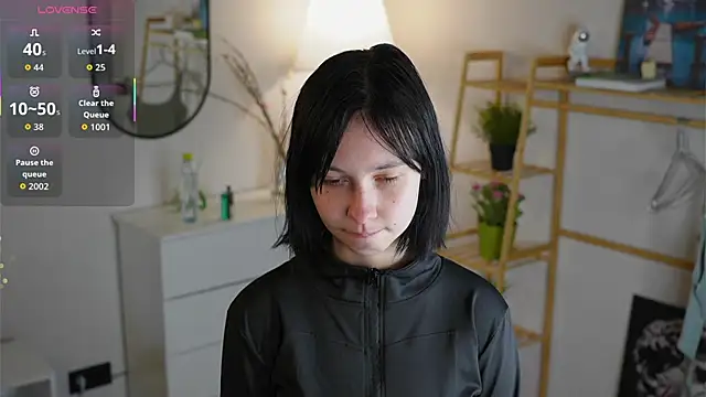 SuzanneHowse online show from November 4, 2025, 4:33 am