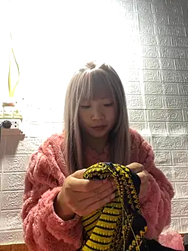 AAANINE22 online show from December 4, 2025, 3:32 pm