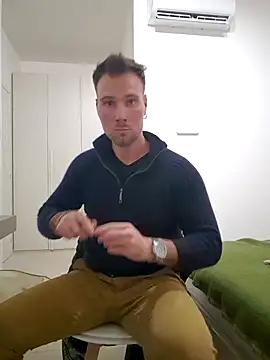 Snapshot of mrlyuis chatting on November 27, 2025, 8:22 pm mrlyuis online show from November 27, 2025, 8:22 pm