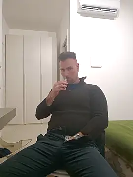 Snapshot of mrlyuis chatting on December 2, 2025, 8:15 pm mrlyuis online show from December 2, 2025, 8:15 pm