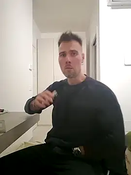 Snapshot of mrlyuis chatting on December 4, 2025, 8:17 pm mrlyuis online show from December 4, 2025, 8:17 pm