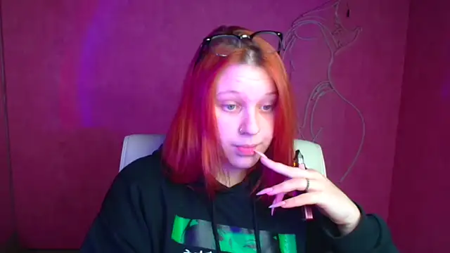 ScarletVixen  online show from October 2, 2025, 6:04 pm