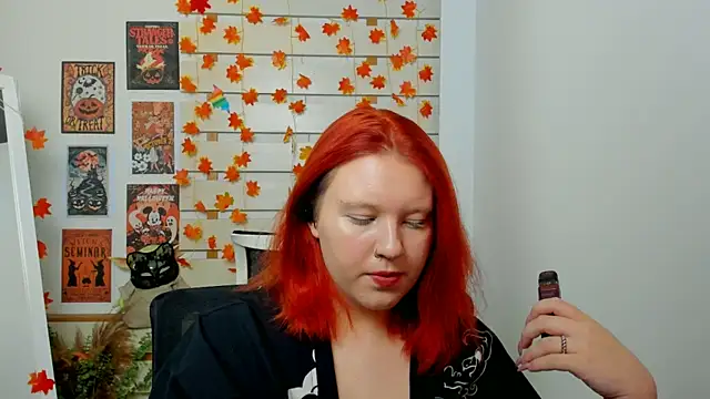 ScarletVixen  online show from October 21, 2025, 6:41 pm