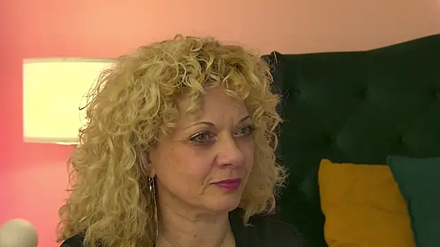 Snapshot of NiaMalkova chatting on November 4, 2025, 6:29 pm NiaMalkova online show from November 4, 2025, 6:29 pm