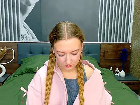 DarcyWilsy online show from November 6, 2025, 5:25 pm