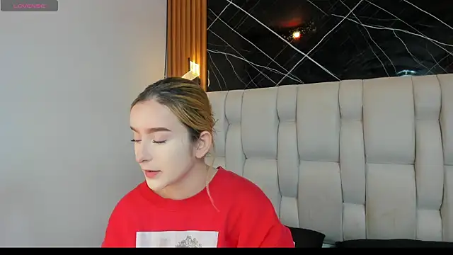 kristal joi dl online show from November 13, 2025, 12:48 pm