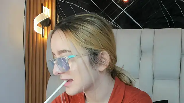 kristal joi dl online show from December 1, 2025, 12:54 pm