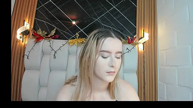 kristal joi dl online show from December 14, 2025, 1:27 pm