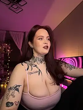 Snapshot of Mariiiiiway chatting on April 12, 2026, 8:14 pm Mariiiiiway online show from April 12, 2026, 8:14 pm