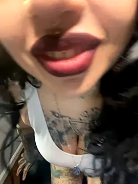 chicanachic13 online show from October 19, 2025, 9:48 pm