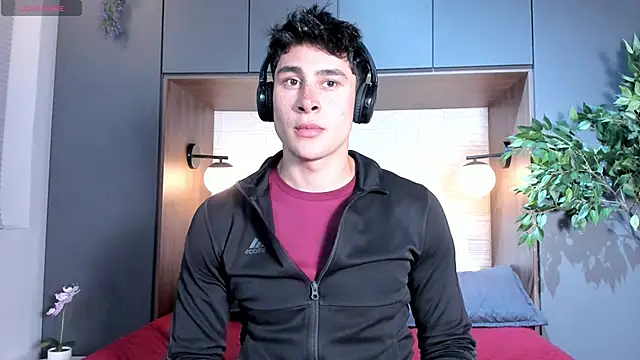 Snapshot of AustinJones_ chatting on February 4, 2026, 8:03 pm AustinJones online show from February 4, 2026, 8:03 pm