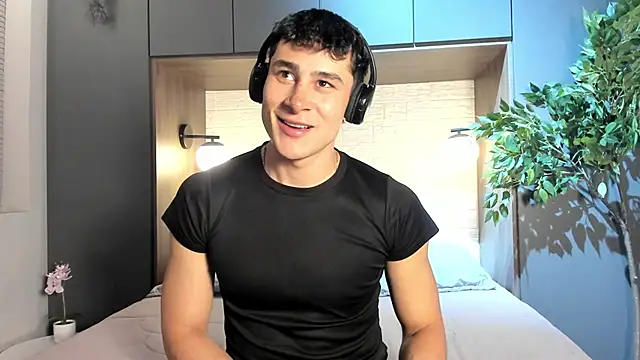 Snapshot of AustinJones_ chatting on April 4, 2026, 7:22 pm AustinJones online show from April 4, 2026, 7:22 pm