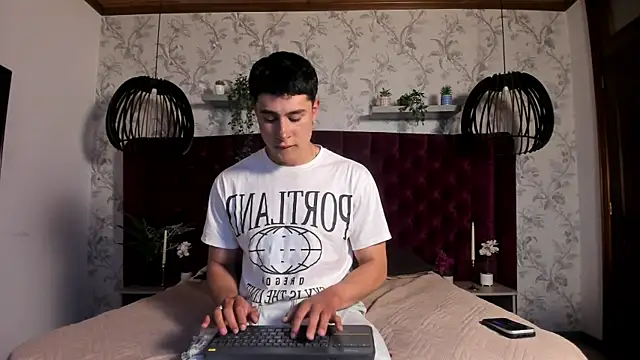 Snapshot of AustinJones_ chatting on May 5, 2026, 11:13 pm AustinJones online show from May 5, 2026, 11:13 pm