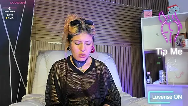 MistressMariam  online show from November 19, 2025, 8:20 pm