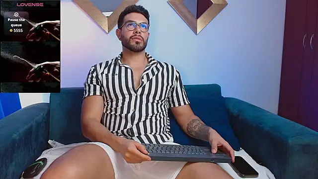 ZarekFox online show from October 15, 2025, 7:25 pm