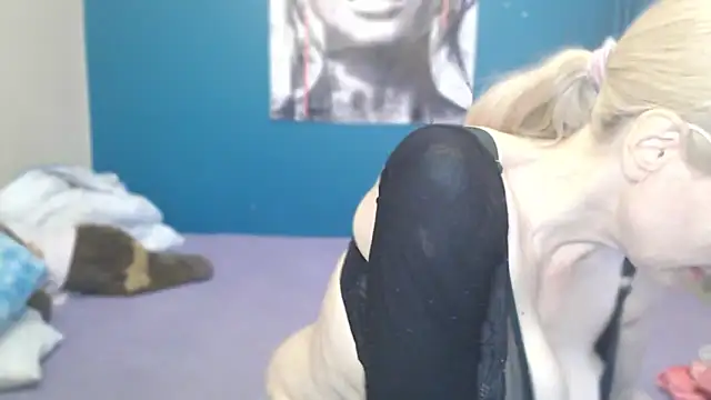 NADINNNE online show from February 23, 2026, 8:33 am