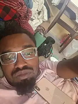 Snapshot of ReShawn24TM chatting on October 6, 2025, 5:54 pm ReShawn24TM online show from October 6, 2025, 5:54 pm