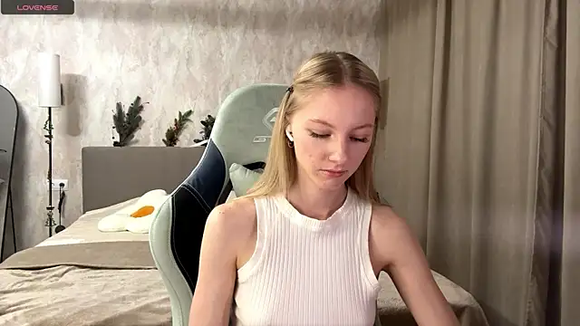 BrightAnnie online show from December 17, 2025, 2:12 pm