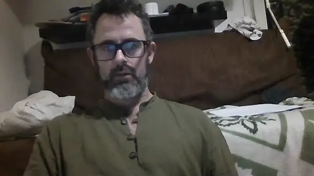 Snapshot of whatYwantMorrre chatting on December 17, 2025, 7:09 pm whatYwantMorrre online show from December 17, 2025, 7:09 pm