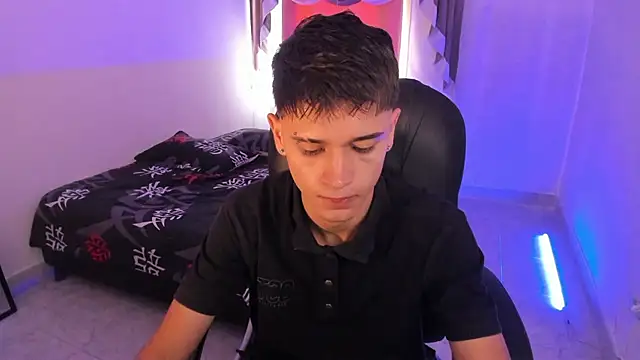 Aron Boyy online show from December 2, 2025, 7:31 pm