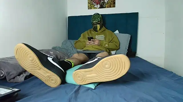 Warmteam777 online show from December 21, 2025, 4:03 pm