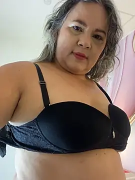 Snapshot of Lucy_Milf_474 chatting on January 14, 2026, 11:49 am Lucy Milf 474 online show from January 14, 2026, 11:49 am