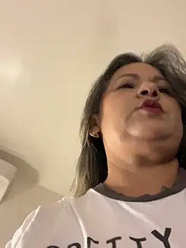 Snapshot of Lucy_Milf_474 chatting on February 4, 2026, 12:11 pm Lucy Milf 474 online show from February 4, 2026, 12:11 pm