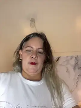 Snapshot of Lucy_Milf_474 chatting on February 14, 2026, 12:13 pm Lucy Milf 474 online show from February 14, 2026, 12:13 pm