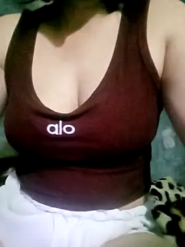 Snapshot of Surrilove chatting on October 28, 2025, 3:47 pm Surrilove online show from October 28, 2025, 3:47 pm